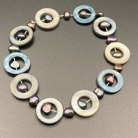 Unique Shell Disc Bracelet - Picture 3 of 5